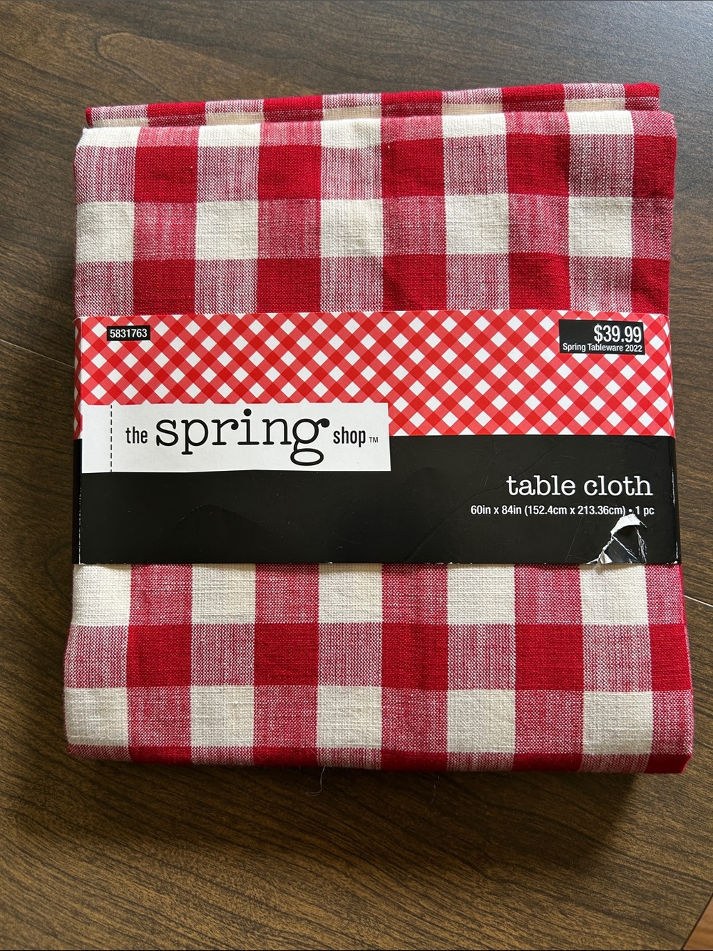 NWT Red and White Check Tablecloth